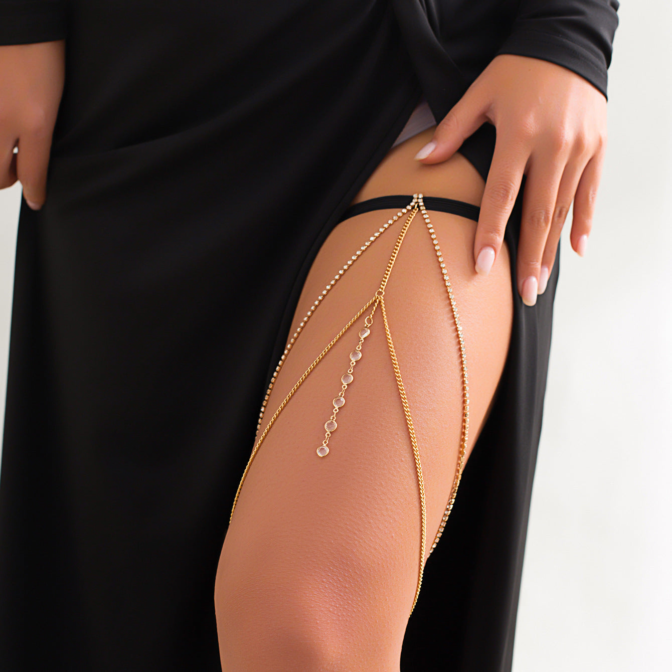 Elegant Bow & Chain Leg Bracelet – Adjustable Garter with Tassel Accent